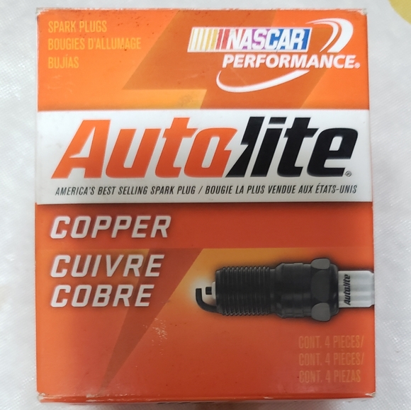 Autolite copper 104 spark plugs - Picture 1 of 5